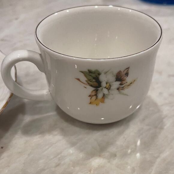 Royal Doulton Hallmark teacups x2 & saucer VTG - Picture 8 of 10